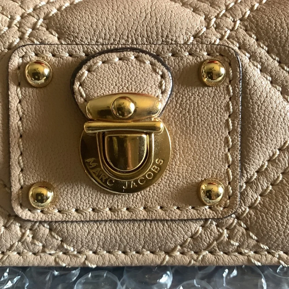 Marc Jacobs long wallet leather matelasse